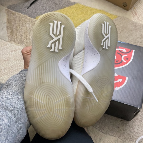 Nike Kyrie Irving 2 - Picture 3 of 3